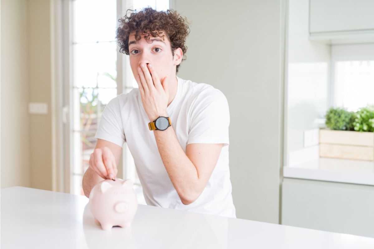 Son Says He Refused to Let Relatives Borrow His Savings, Now He’s Being Called “Selfish With Money at a Young Age”