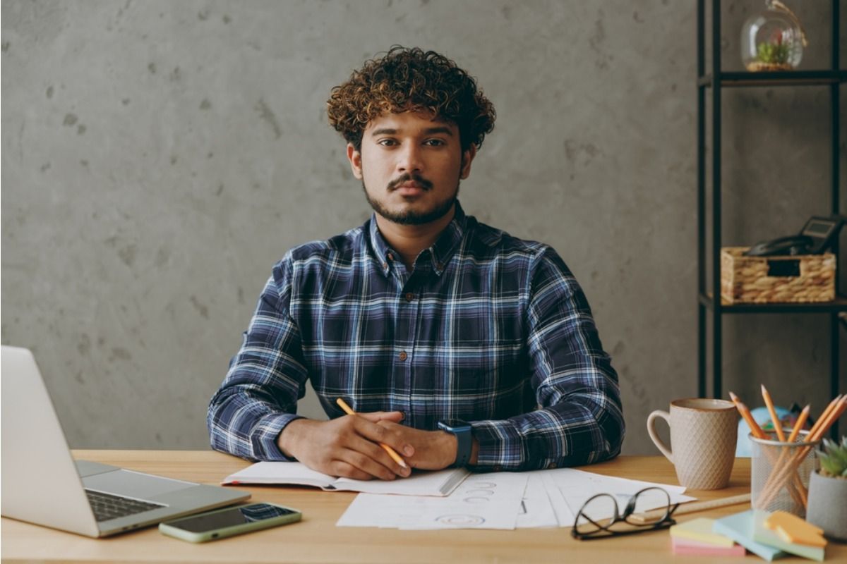 Son Says He Refused to Miss Work for a Last-Minute Family Gathering, Now Relatives Say He “Only Cares About Money”