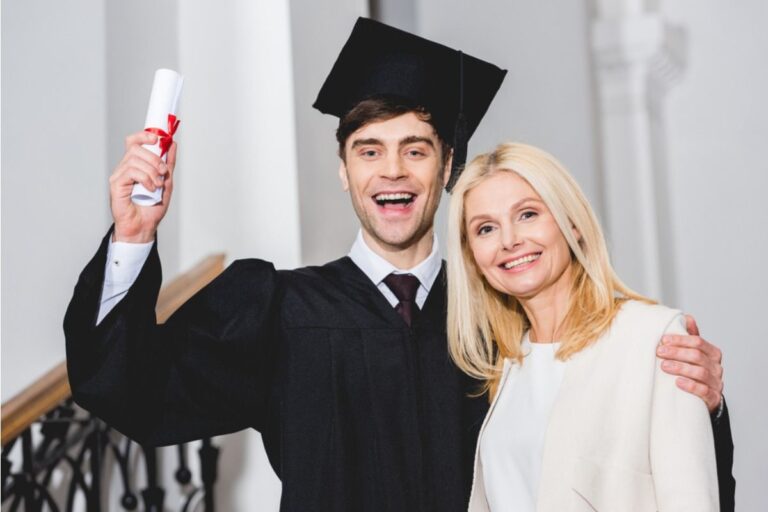Son Says He Refused to Move Back Home After Graduation, Now His Parents Say He’s “Abandoning the Family”