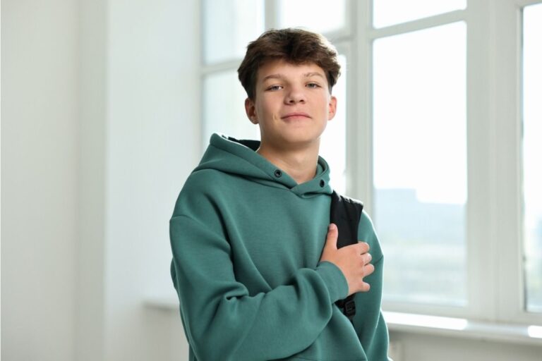 Son Says He Refused to Pick Up His Younger Siblings From School Every Day, Now His Parents Say He “Doesn’t Help the Family”