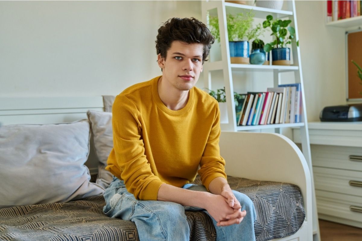 Son Says He Refused to Share His New Apartment With Relatives Visiting the City, Now His Family Says He’s “Forgotten His Values”