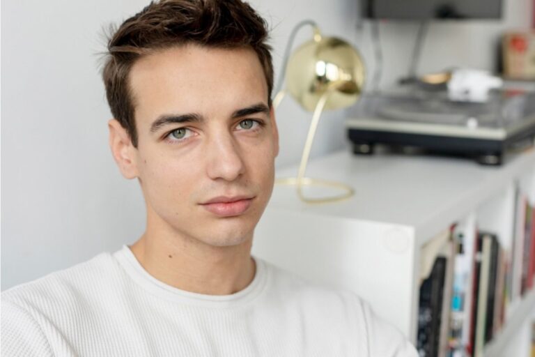 Son Says He Refused to Share His New Apartment With Visiting Family Members, Now Everyone Says He’s “Forgotten Where He Came From”