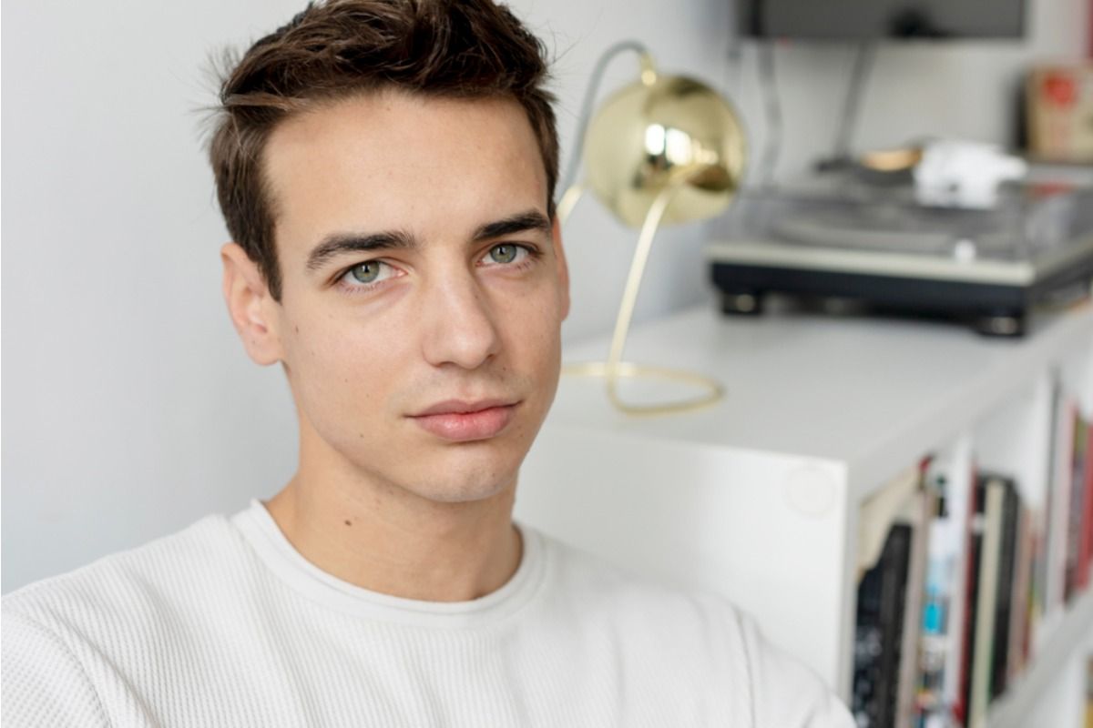 Son Says He Refused to Share His New Apartment With Visiting Family Members, Now Everyone Says He’s “Forgotten Where He Came From”