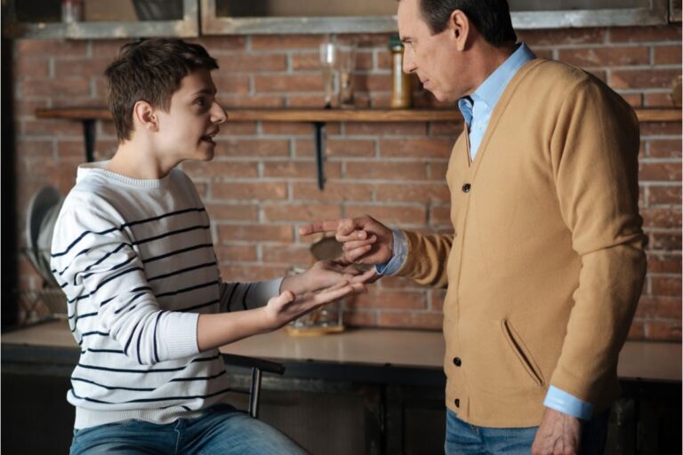Son Says He Refused to Share His Room With Visiting Relatives, Now His Parents Say He’s “Being Disrespectful”
