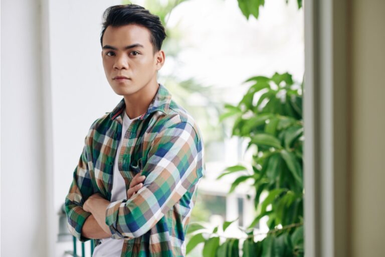 Son Says He Refused to Spend Holidays With Relatives After Years of Family Tension, Now Everyone Says He’s “Breaking the Family Apart”