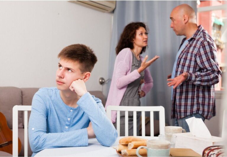 Son Says He Refused to Take Sides in His Parents’ Divorce, Now Both of Them Say He’s “Not Supporting the Family”