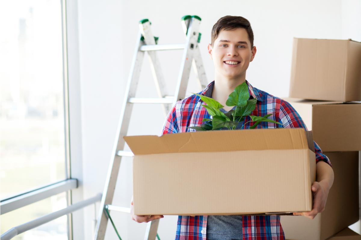 Son Says His Parents Volunteered Him to Help a Relative Move Every Weekend, Now the Family Says He’s “Lost His Sense of Community”