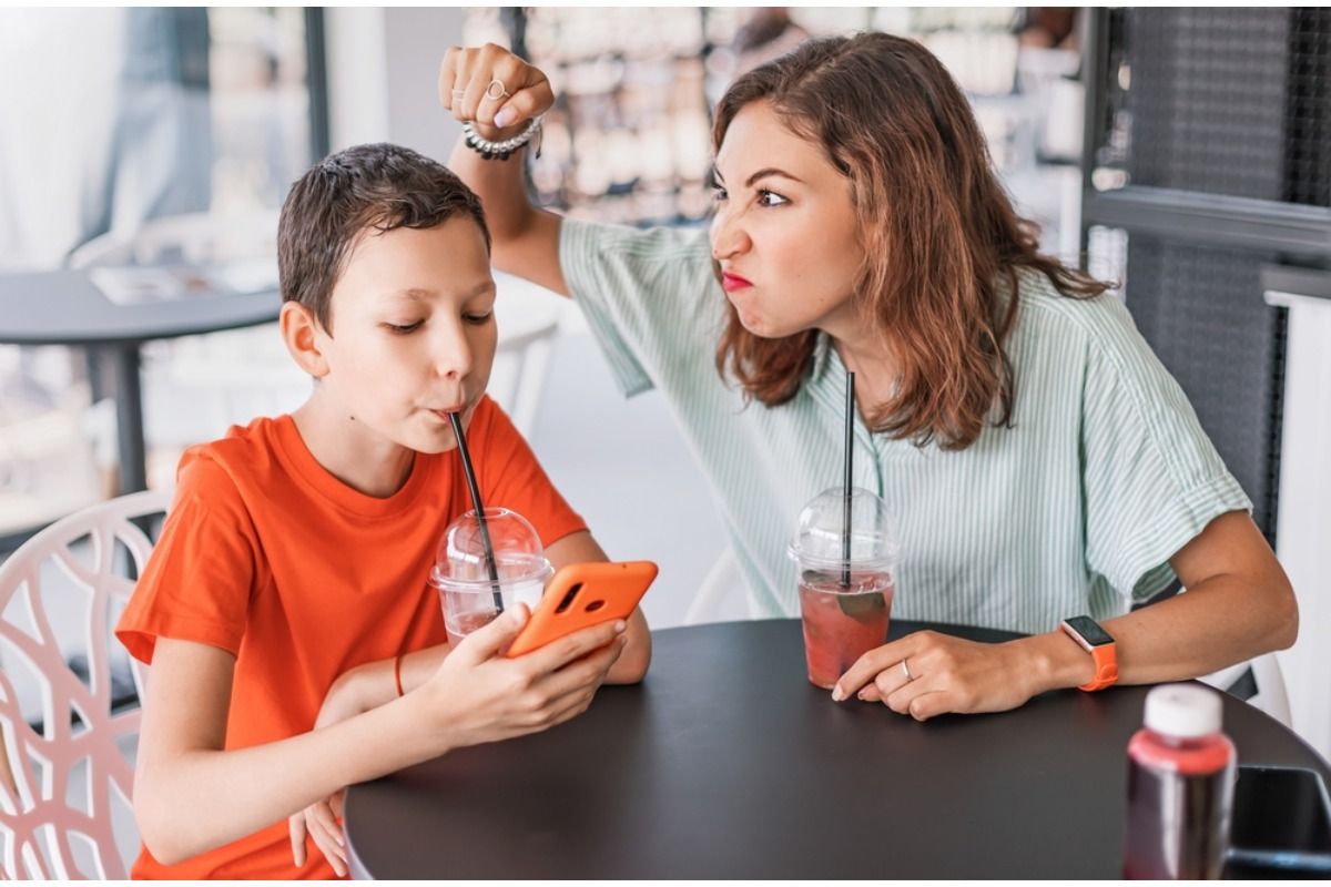 Teen Says He Refused to Delete a Post His Parents Thought Was “Embarrassing,” Now They’re Threatening Bigger Consequences