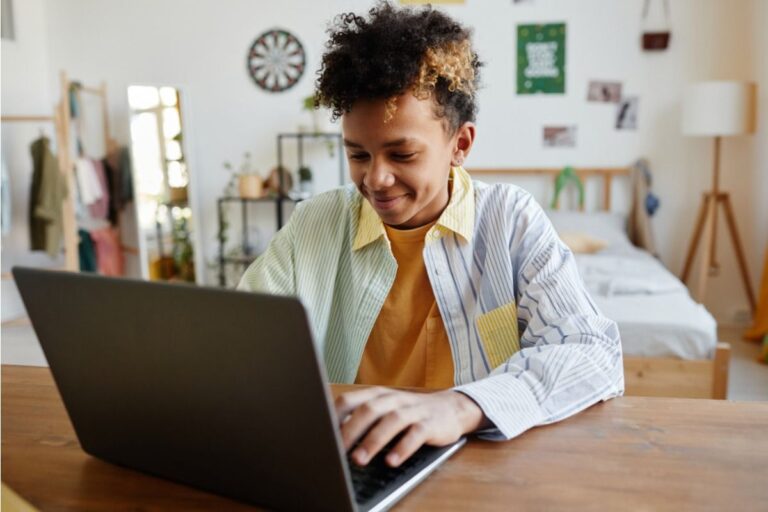 Teen Says He Refused to Let His Parents Read Private Messages on His Laptop, Now They Say He’s “Hiding Something Serious”