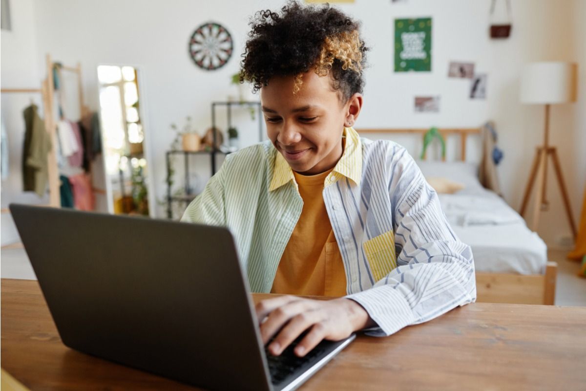 Teen Says He Refused to Let His Parents Read Private Messages on His Laptop, Now They Say He’s “Hiding Something Serious”