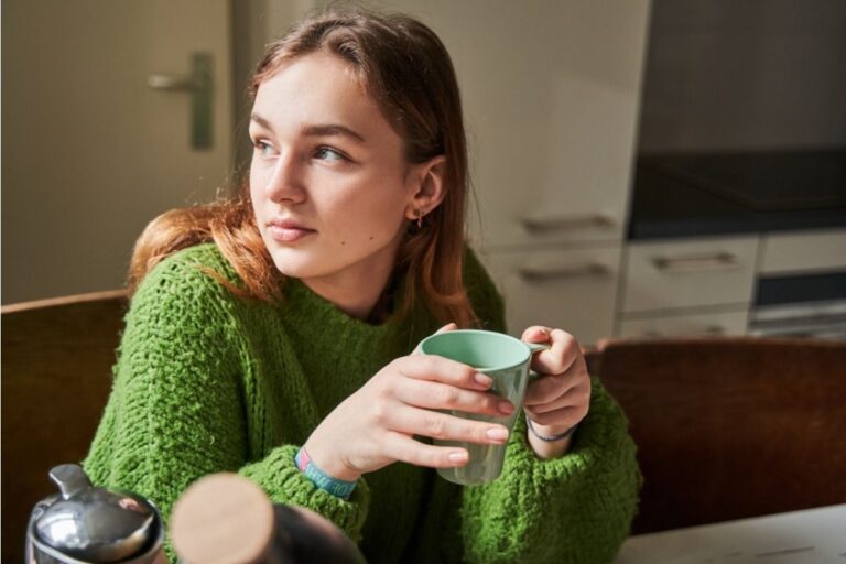 Teen Says She Refused to Change Her Appearance for a Family Wedding, Now Relatives Say She “Wanted Attention on Purpose”