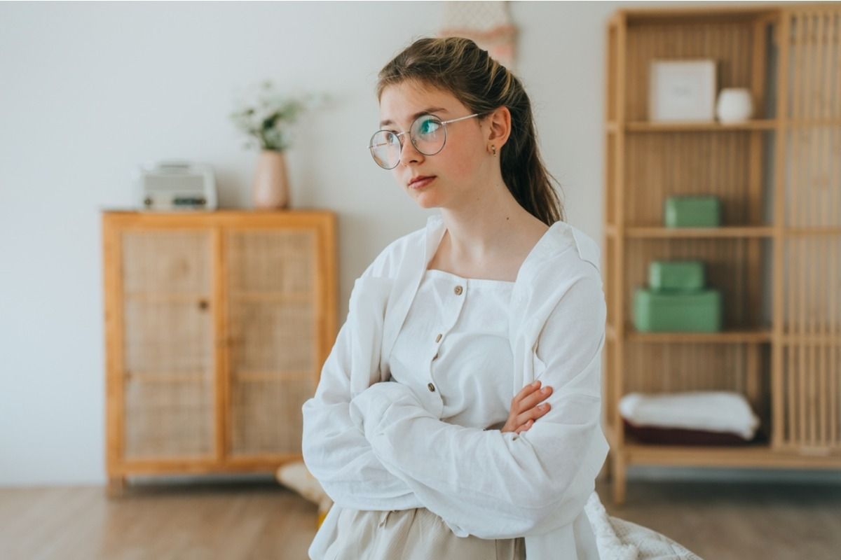 Teen Says She Refused to Change Her College Plans to Stay Close to Home, Now Her Parents Say She’s “Choosing Strangers Over Family”