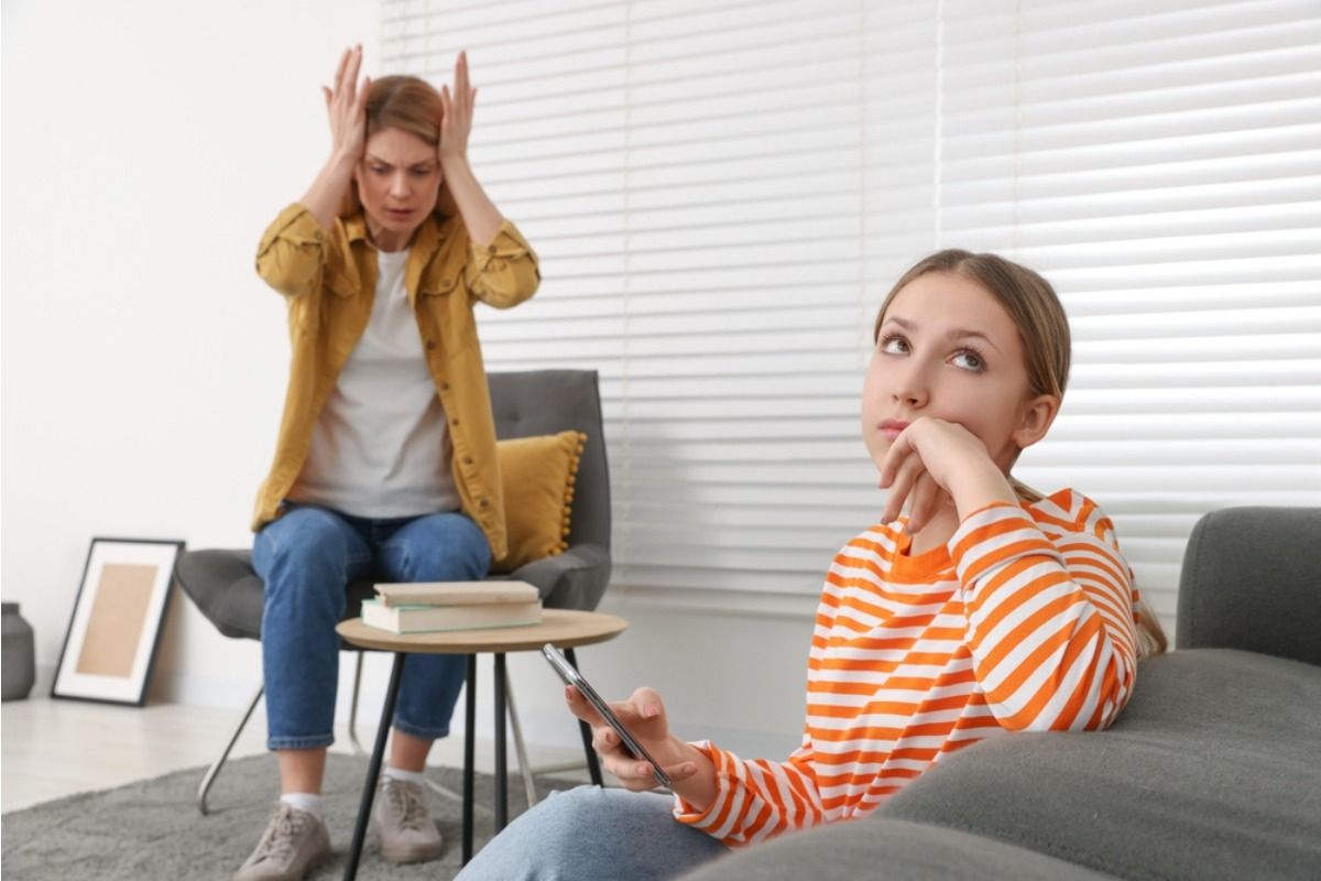 Teen Says She Refused to Delete Photos Her Parents Didn’t Approve Of, Now They’re Threatening to Take Away Her Phone Completely
