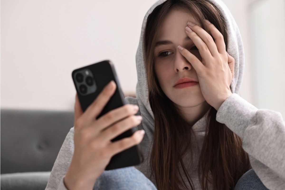 Teen Says She Refused to Delete a Post Her Family Found Embarrassing, Now They Say She’s “Disrespecting the Family Image”