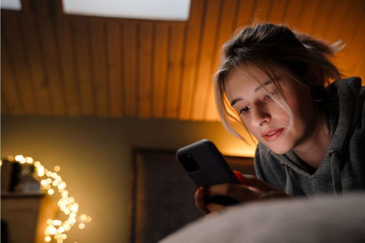Teen Says She Refused to Give Her Parents Access to Her College Banking App, Now They Say She’s “Hiding Financial Problems”