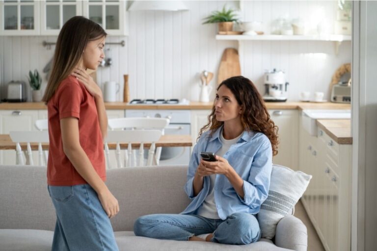 Teen Says She Refused to Give Her Phone Password to Her Parents, Now They’re Calling It “Proof She’s Hiding Something”
