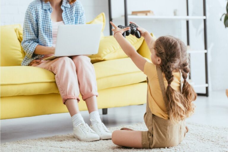 Teen Says She Refused to Give Up Her Weekend to Babysit Younger Cousins Again, Now Family Members Say She’s “Too Selfish to Help”