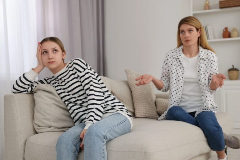 Teen Says She Refused to Join a Family Tradition She Never Agreed With, Now Her Parents Say She’s “Breaking Everything That Matters”