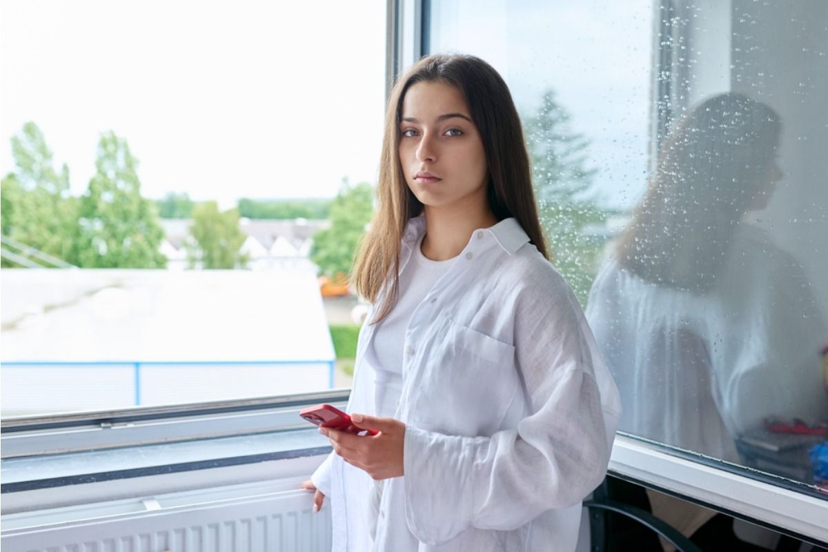 Teen Says She Refused to Join a Family Vacation During Her Finals Week, Now Her Parents Say She’s “Choosing School Over Family”