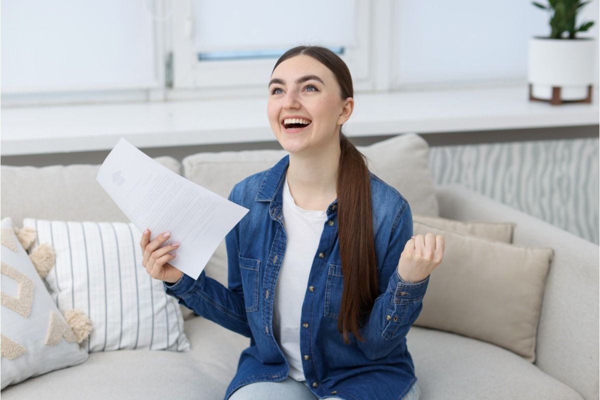 Teen Says She Refused to Share Her College Acceptance Letter With Extended Family, Now Relatives Say She’s “Acting Secretive”