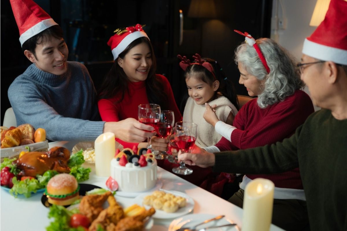 Teen Says She Refused to Spend Christmas With Relatives After Last Year’s Drama, Now Her Parents Say She’s “Tearing the Family Apart”