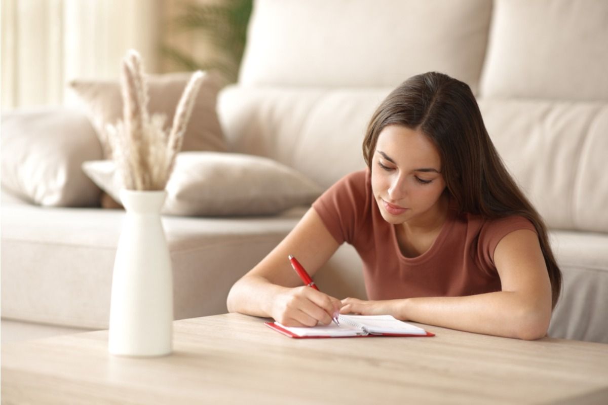 Teen Says She Refused to Share Her Journal After Her Parents Found It, Now They Say She’s “Hiding Too Much”