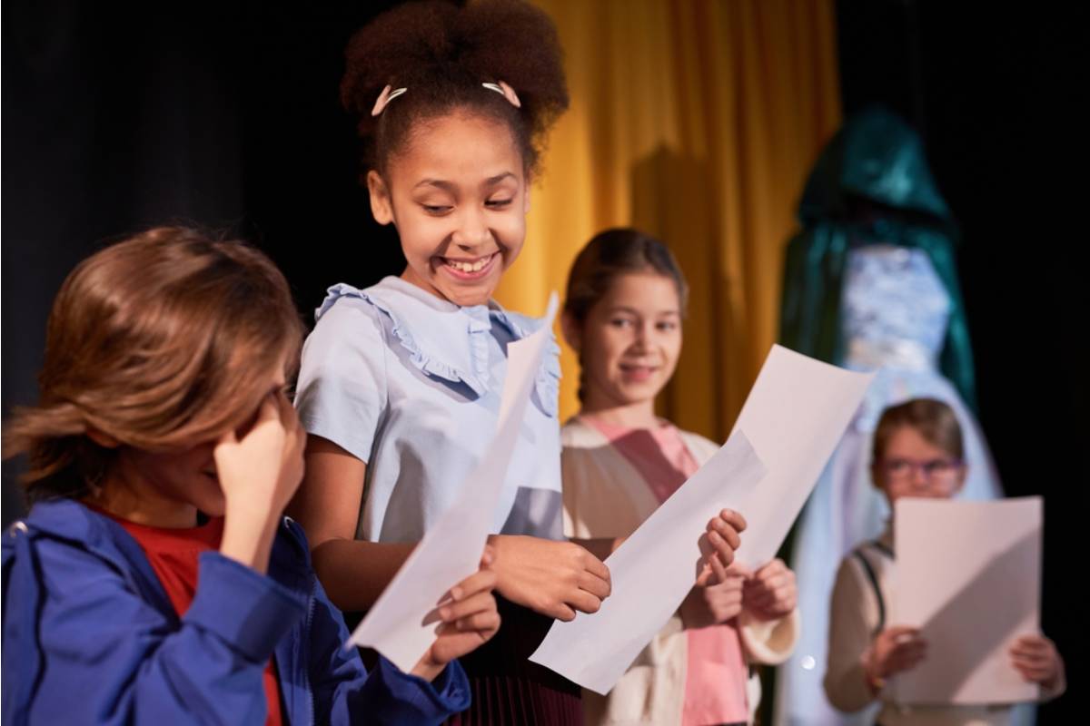 A Dad Says His Daughter's Drama Teacher Cast Her as the Lead, Then Quietly Replaced Her Two Weeks Before the Show When a Donor's Daughter Auditioned Late
