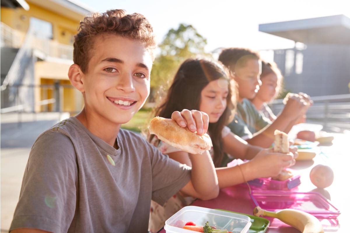 A Dad Says His Son's Entire Lunch Period Is Supervised by One Tired Aide and 200 Kids, and Nobody at the District Seems to Care