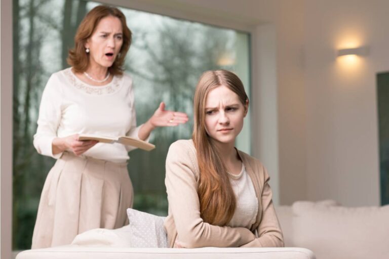 A Daughter Says Her Parents Began Saying “We Know You Better Than You Know Yourself” in Every Argument, and It’s Breaking Their Relationship
