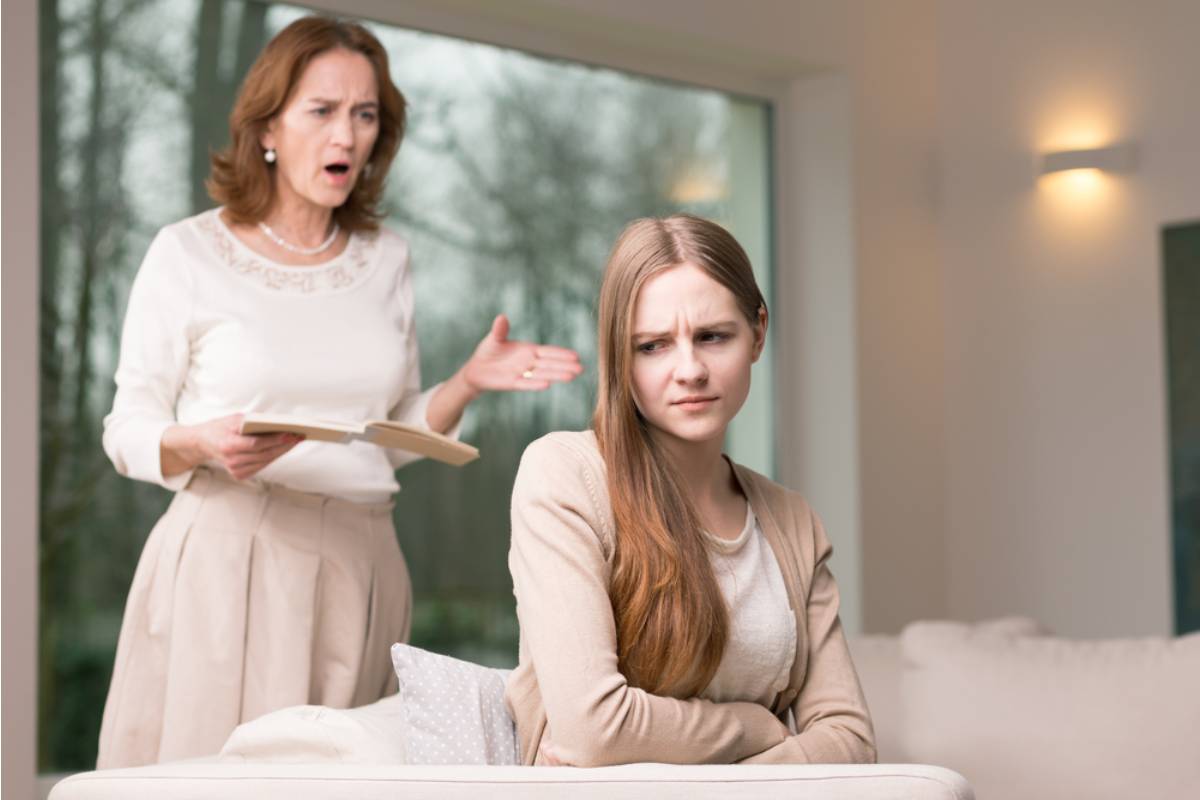 A Daughter Says Her Parents Began Saying “We Know You Better Than You Know Yourself” in Every Argument, and It’s Breaking Their Relationship
