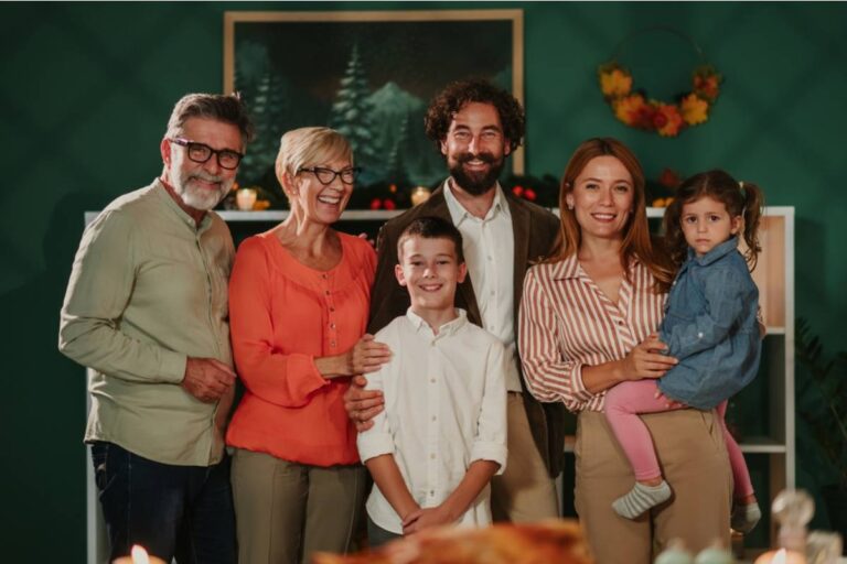 A Mom Says Her Child Refuses to Participate in Family Group Photos Unless Everyone Stops Commenting on Their Appearance