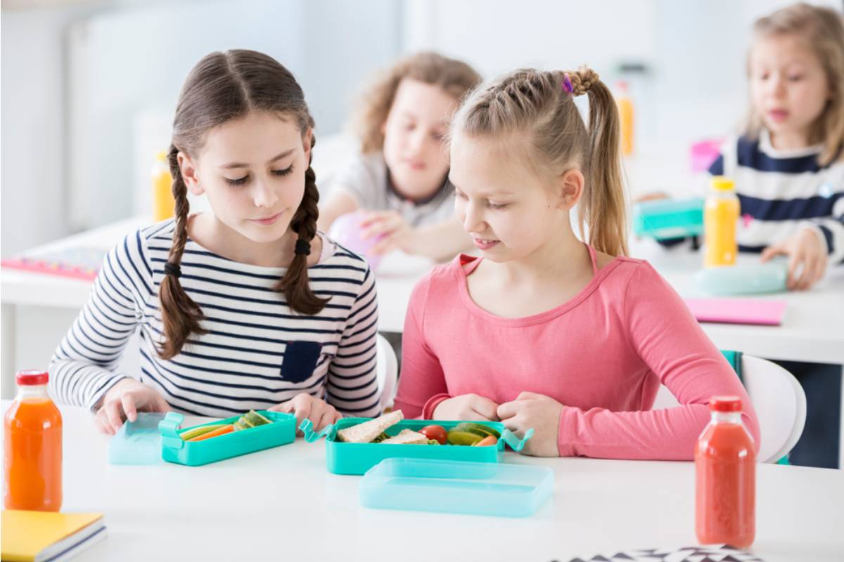 A Mom Says Her Daughter Was Told by a Classmate That Her Lunch Smells Weird Every Single Day for a Semester, and the Teacher Sits Three Feet Away