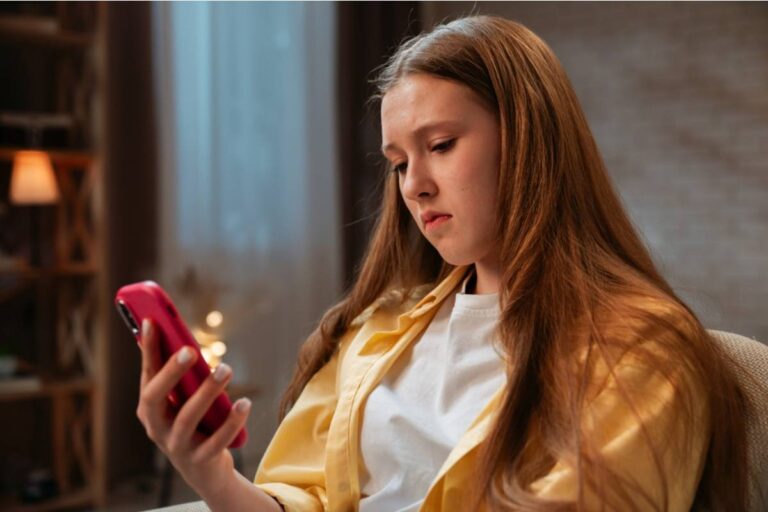 A Mom Says Her Daughter's Best Friend Has Been Texting Her Daughter Goodbye Messages at Night and the School Counselor Said to Monitor It From Home