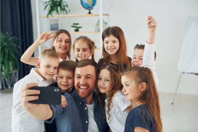 A Mom Says Her Daughter's Teacher Posted Class Photos Online Without Permission Slips, and Hers Was the Only Face Blurred Out by Accident