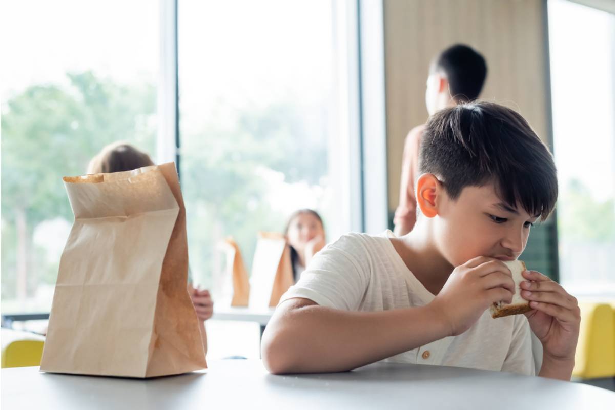 A Mom Says Her Son's Best Friend Has Been Eating Lunch Alone Every Day for Three Weeks and None of the Teachers Have Said a Word