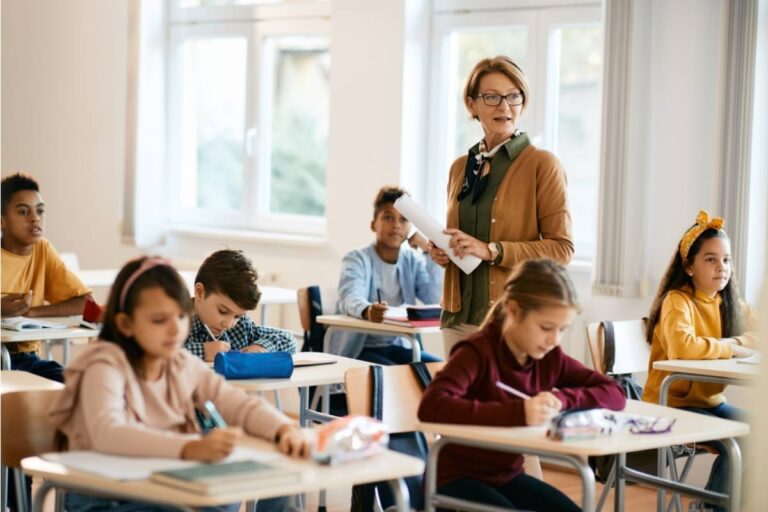 A Mom Says Her Son's School Held a Mystery Reader Day and Nobody Told Parents in Time, So Her Son Was the Only Kid Whose Parent Didn't Show Up