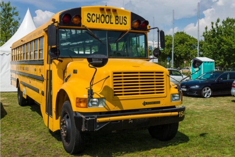 A School Bus Monitor Says the Same Three Kids Get Dropped Off First Every Day While Younger Kids Wait Almost an Hour, and No Parent Knows