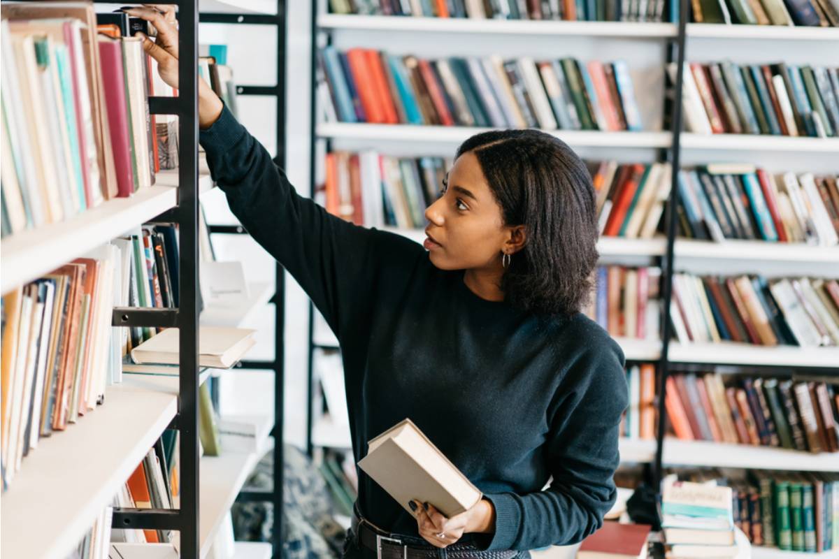 A School Librarian Says a Parent Demanded She Read Every Book Her Child Checked Out and Report Back Weekly, and the Principal Is Considering It