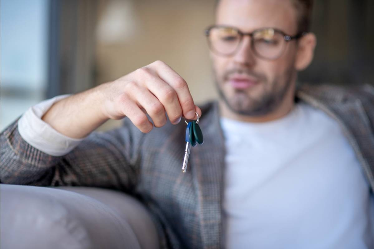 Dad Says He Refused to Give His Ex a Second Set of House Keys For the Kids, Now She's Telling Them He Doesn't Trust Her