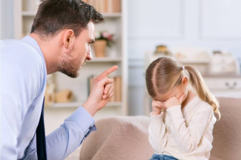 Dad Says He Refused to Let His 10-Year-Old Have a Smartphone, and Now Every Other Parent at the School Is Making Him Feel Like a Villain