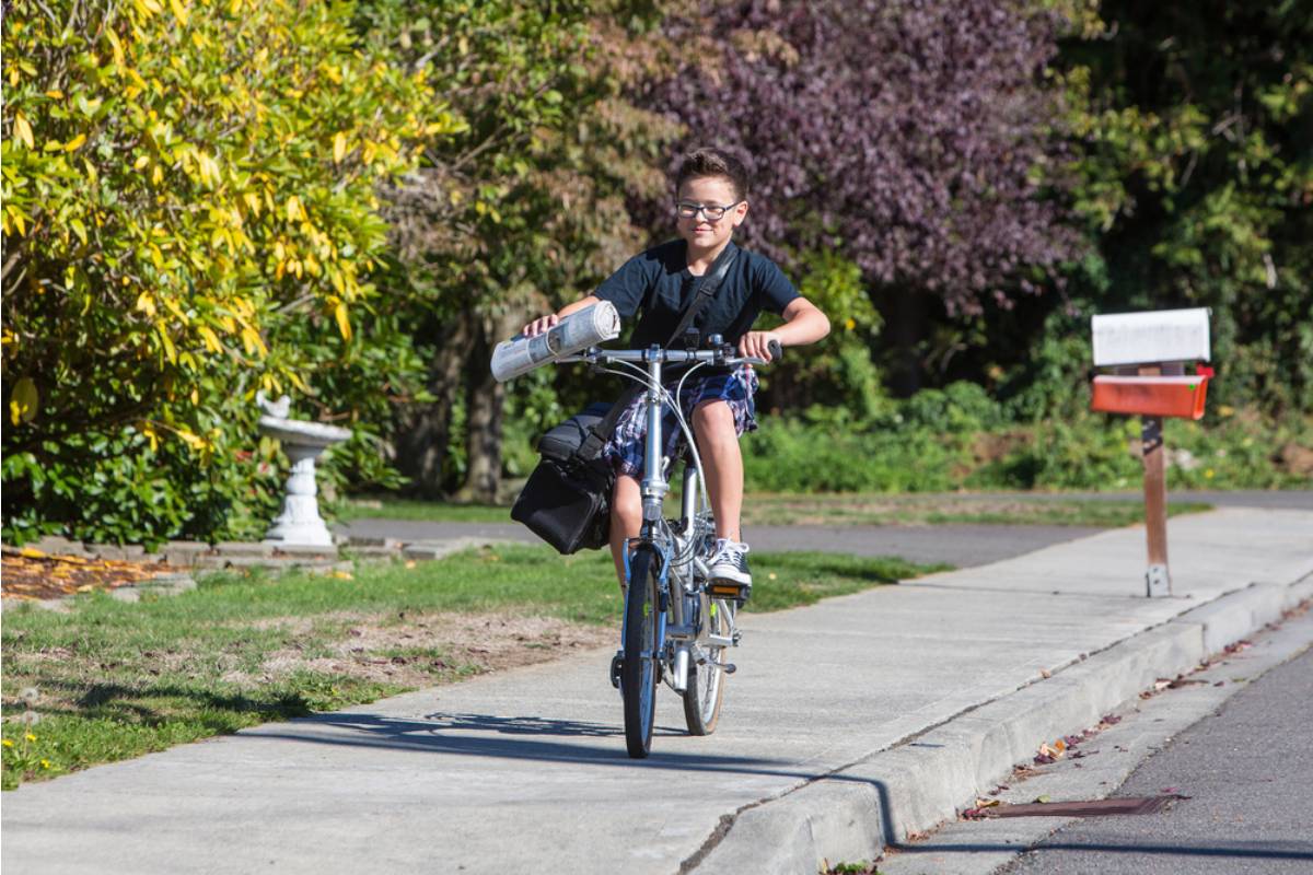 Dad Says He Refused to Let His Teenage Son Quit His Part-Time Job After One Difficult Week, Now His Son Says He "Cares More About Discipline Than Feelings"