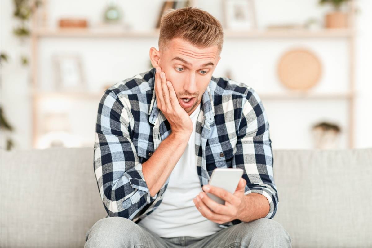 Dad Says He Refused to Pay for His Niece's School Trip After Being Asked Last Minute by Text, Now His Sister Says He Never Shows Up for Family