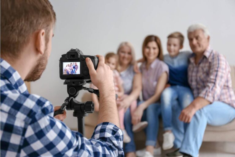 Dad Says He Refused to Pay for a Family Photographer His Wife Hired Without Discussing the Cost First, Now She Says He Ruined Her One Request