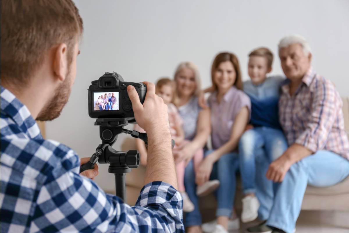 Dad Says He Refused to Pay for a Family Photographer His Wife Hired Without Discussing the Cost First, Now She Says He Ruined Her One Request