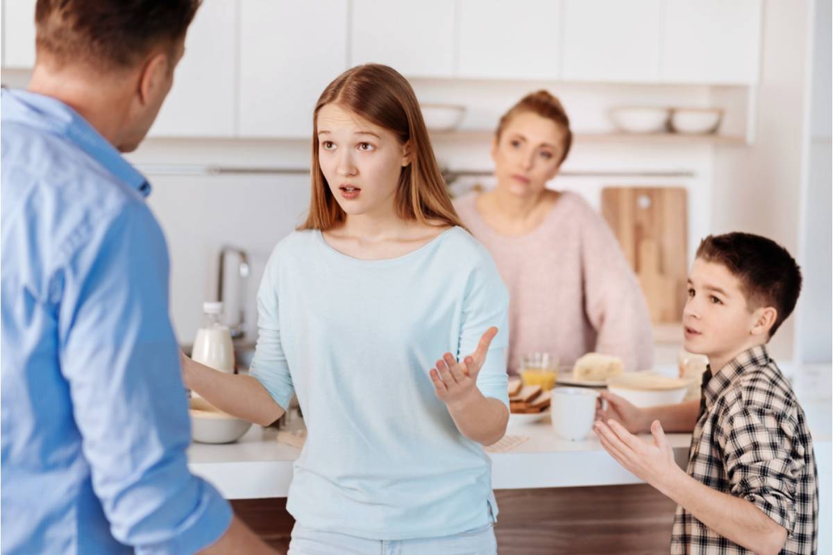 Dad Says His Daughter Keeps Correcting Him in Front of Guests, Now He Wonders if She’s “Trying to Humiliate Him”