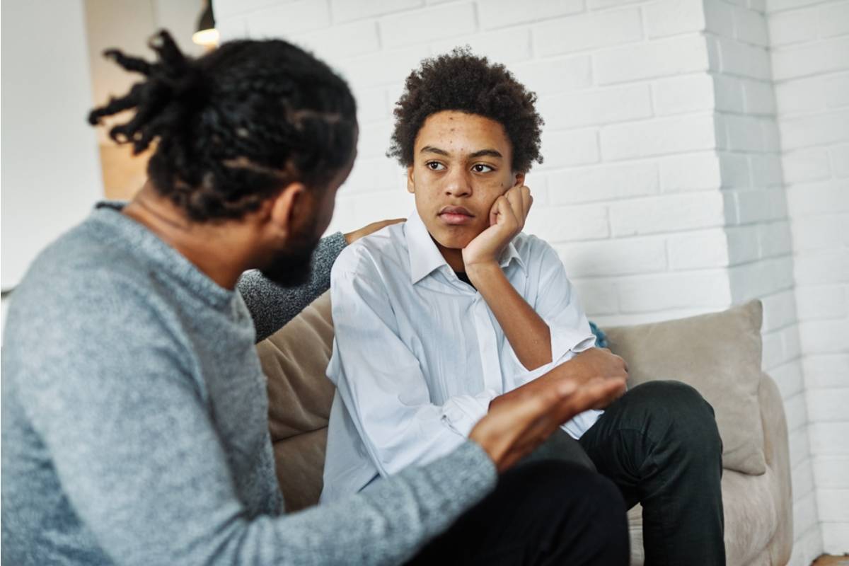 Dad Says His Son Refuses to Introduce Him to Friends Anymore, Now He Wonders If He’s “Being Shut Out of His Life”