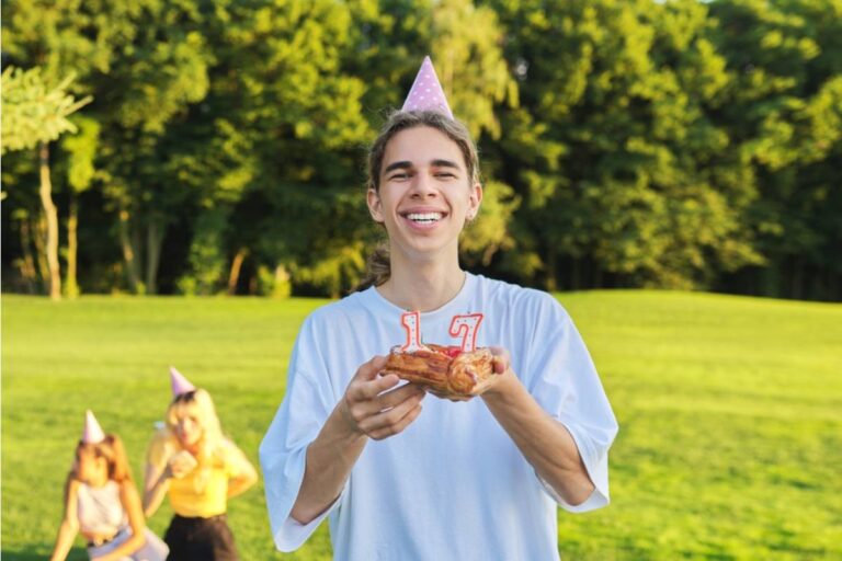 Dad Says His Teen Created a Separate Birthday Celebration Without Inviting Family, Now Relatives Feel “Deeply Hurt”