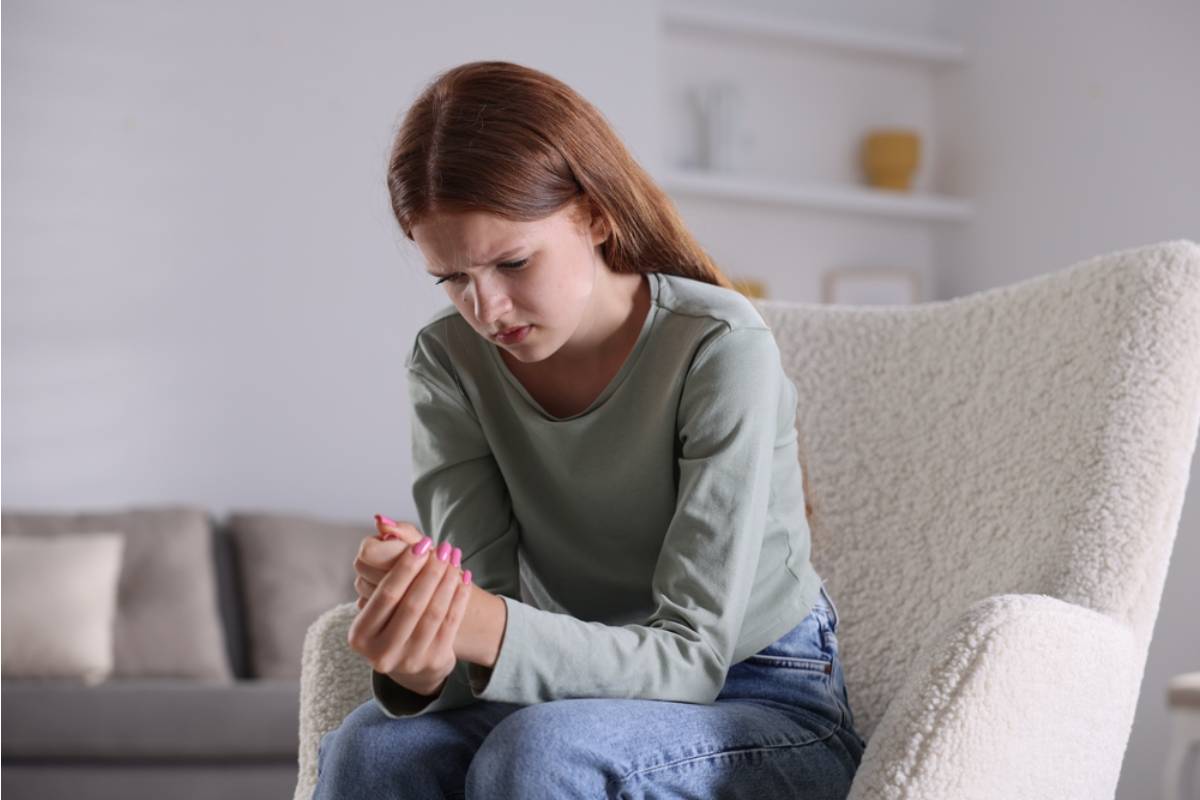 Daughter Says Her Family Keeps Turning Her Accomplishments Into Jokes, Now She Wonders if They’re Actually Proud of Her