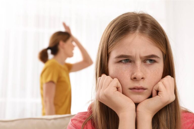 Daughter Says Her Parents Still Introduce Her as “The Difficult One” Years Later, Now She Says the Label Has Followed Her Into Adulthood