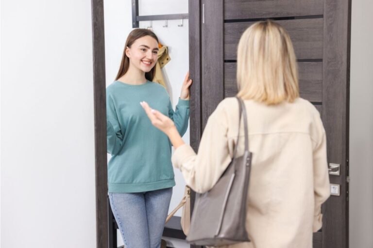 Daughter Says Her Relatives Expect Her to Host Guests Every Time They Visit the City, Now She Says “It’s No Longer Optional”